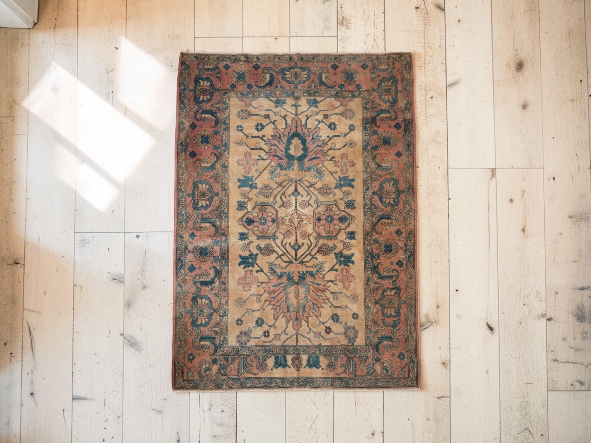 Persian Lilihan Accent Rug