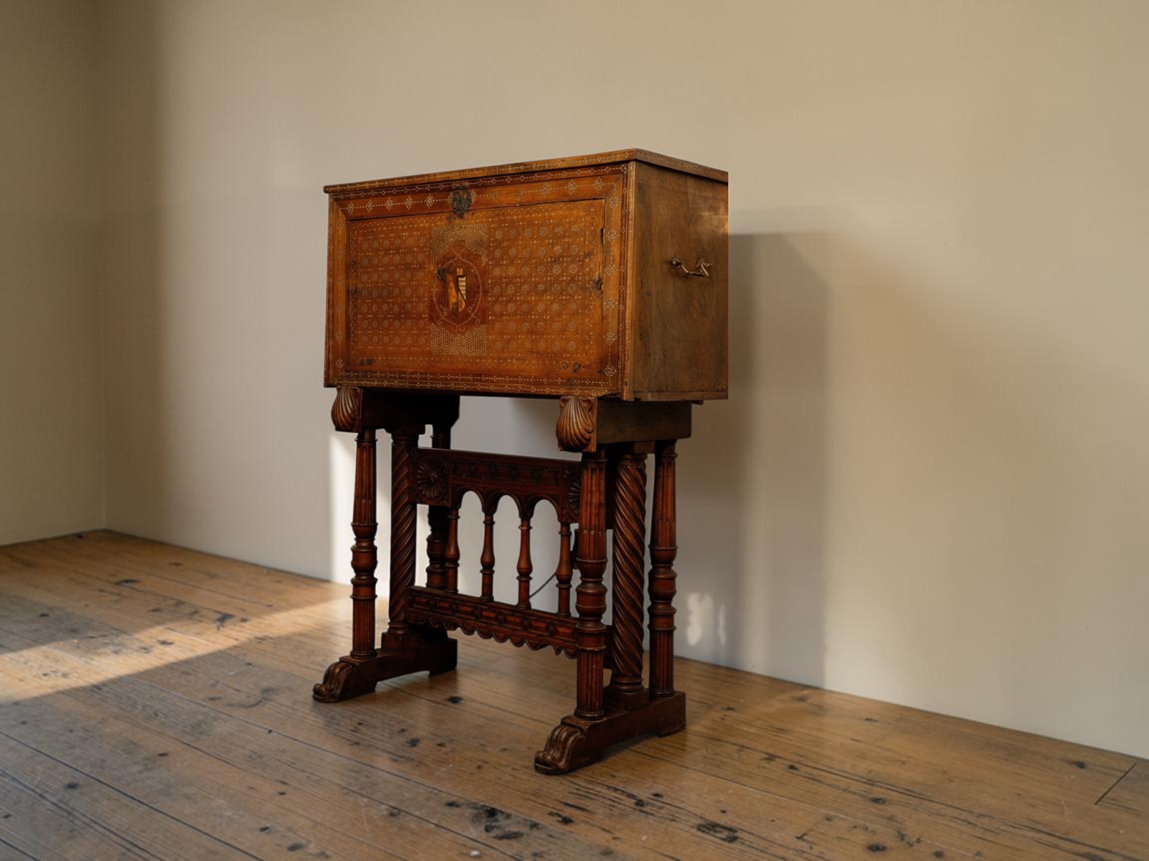 Antique Vargueno